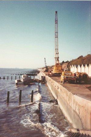 1983 Cliff Road block work support scheme, before beach replenishment
